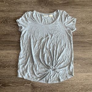 Akini loose short sleeve shirt with twist knot